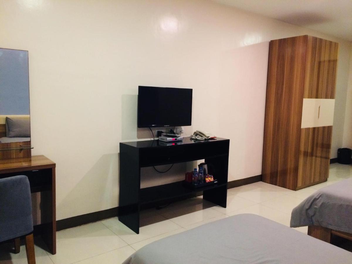 Ybc Grand Hotel Olongapo City Exteriör bild