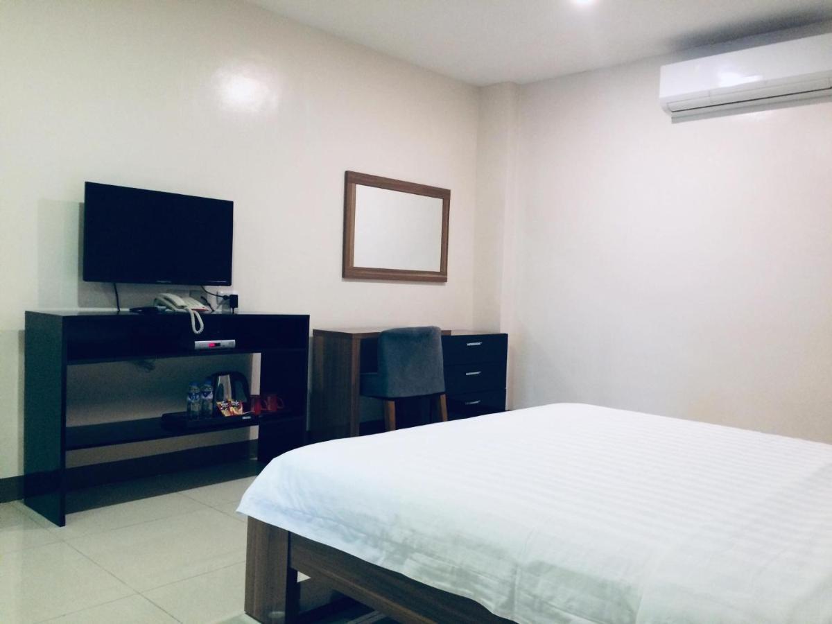 Ybc Grand Hotel Olongapo City Exteriör bild