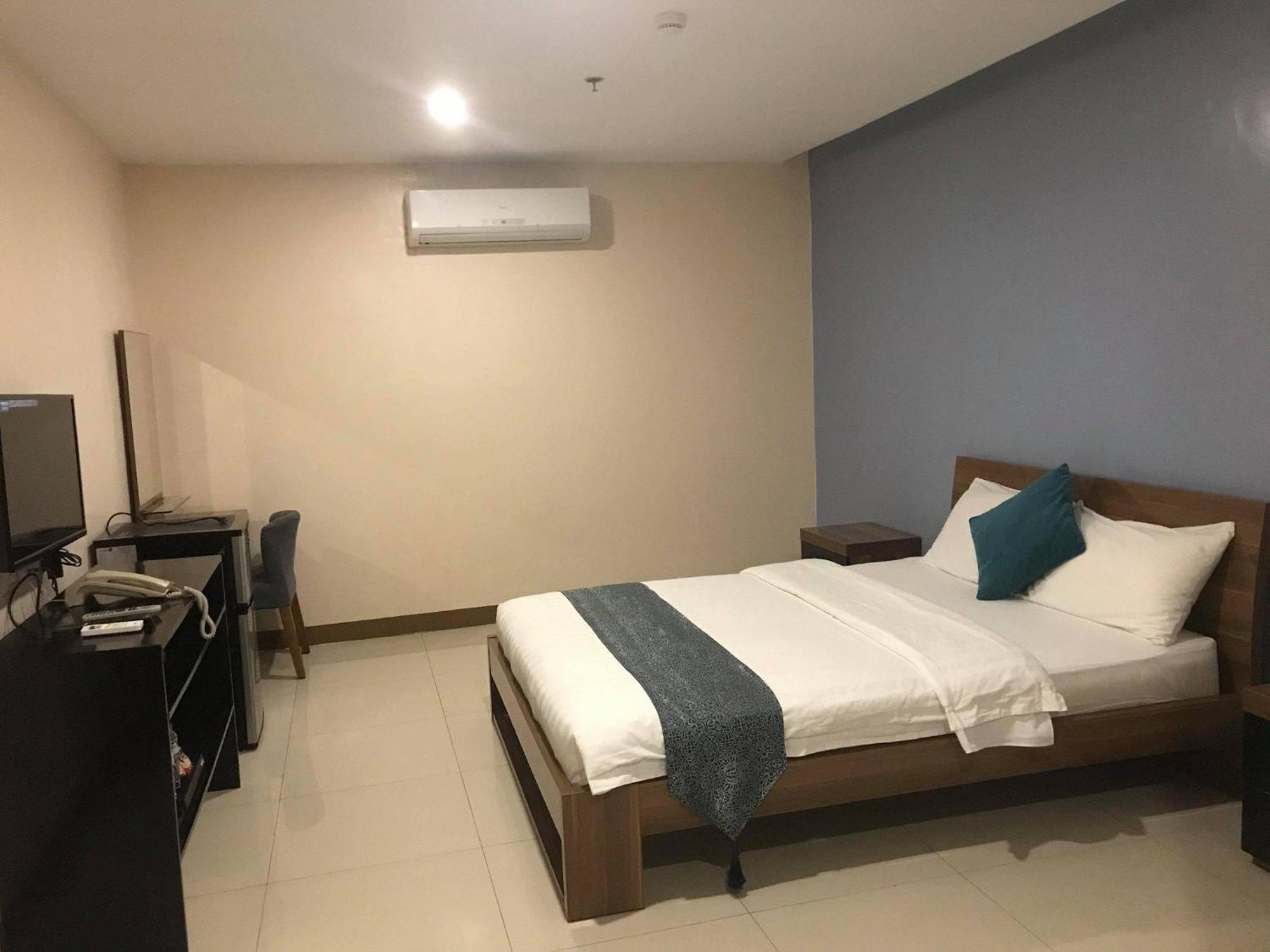 Ybc Grand Hotel Olongapo City Exteriör bild